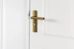 Deurbeslag Binnendeur|Deurklinken > AXA deurkrukset Curve Milan brons blindschild zilver wc-/badkamersluiting 63/8