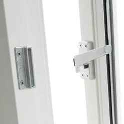 Raambeslag|Raamsluiting > AXA raamsluiting met drukknop rechts aluminium buitendraaiend