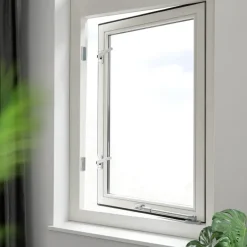 Raambeslag|Raamsluiting > AXA raamsluiting met drukknop rechts aluminium buitendraaiend