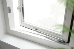 Raambeslag|Raamsluiting > AXA Raamsluiting met slot SKG 1-ster rechts aluminium