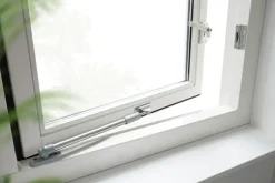Raambeslag|Raamsluiting > AXA Raamsluiting met slot SKG 1-ster links aluminium