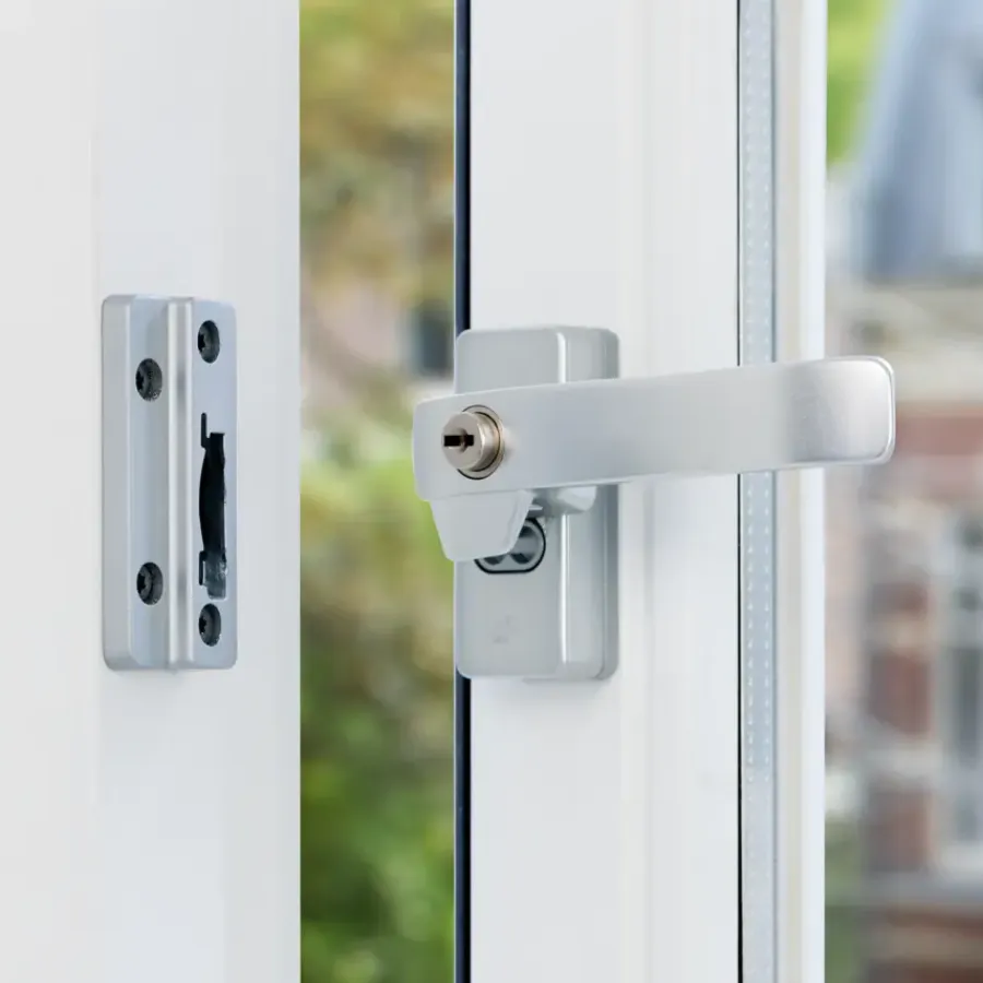 Raambeslag|Raamsluiting > AXA raamsluiting rechts aluminium SKG 1-ster