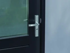 Deurbeslag Buitendeur|Deurklinken > AXA veiligheidsbeslag Edge achterdeur aluminium smal schild met SKG 3-sterren 72 mm