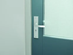 Deurbeslag Buitendeur|Deurklinken > AXA veiligheidsbeslag Edge achterdeur aluminium langschild met SKG 3-sterren 72 mm