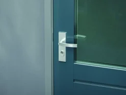 Deurbeslag Buitendeur|Deurbeslag Buiten > AXA veiligheidsbeslag Edge achterdeur aluminium kortschild met SKG 3-sterren 52 mm