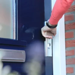 Deurbeslag Buitendeur|Deurklinken > AXA veiligheidsbeslag Edge voordeur aluminium langschild met SKG 3-sterren 55 mm