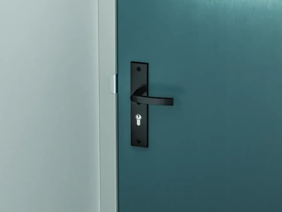 Deurbeslag Buitendeur|Deurklinken > AXA veiligheidsbeslag Edge voordeur zwart langschild met SKG 3-sterren 92 mm