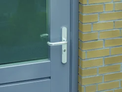 Deurbeslag Buitendeur|Deurklinken > AXA veiligheidsbeslag Oval achterdeur aluminium smal schild met SKG 3-sterren 92 mm