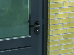 Deurbeslag Buitendeur|Deurklinken > AXA veiligheidsbeslag Oval achterdeur zwart rozet met SKG 3-sterren