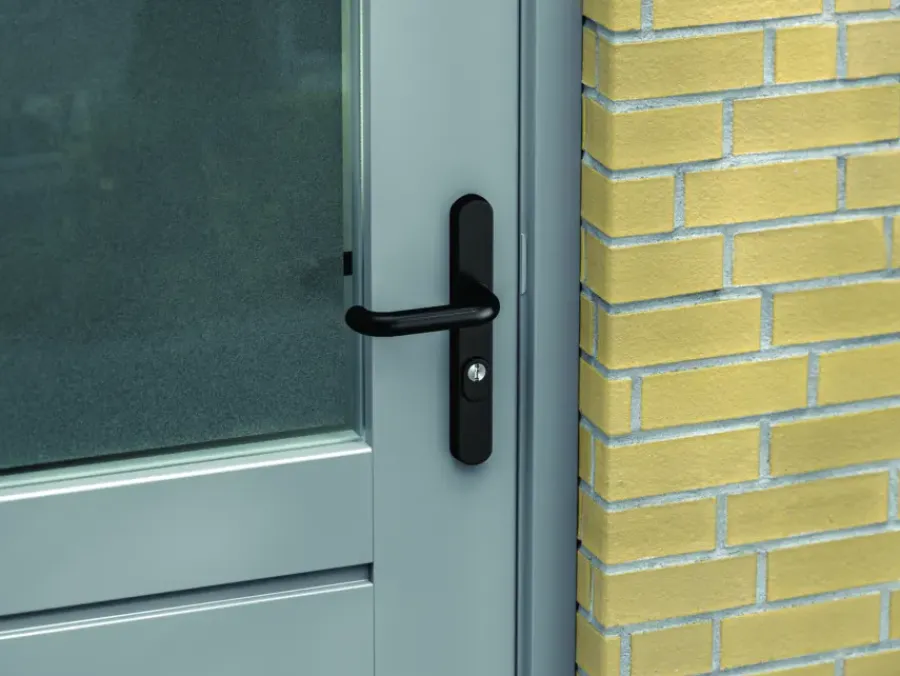 Deurbeslag Buitendeur|Deurklinken > AXA veiligheidsbeslag Oval achterdeur zwart smal schild met SKG 3-sterren 72 mm