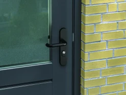 Deurbeslag Buitendeur|Deurklinken > AXA veiligheidsbeslag Oval achterdeur zwart langschild met SKG 3-sterren 92 mm