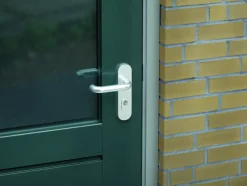 Deurbeslag Buitendeur|Deurklinken > AXA veiligheidsbeslag Oval achterdeur aluminium kortschild met SKG 3-sterren 52 mm