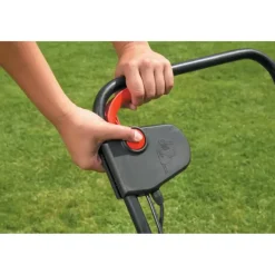 Grasmaaiers|Verticuteermachines > BLACK+DECKER ontmosser GD300-QS