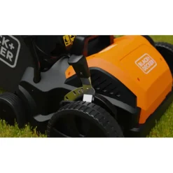 Verticuteermachines > BLACK+DECKER verticuteermachine 32cm BEOEP320-QS