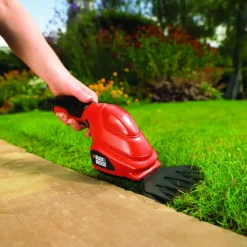 Grasscharen En Buxusscharen|Snoeigereedschap > BLACK+DECKER 3,6V grasschaar GSL200