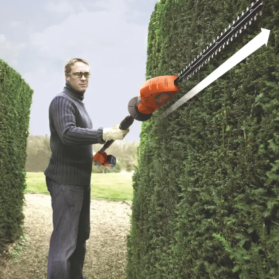 Heggenscharen > BLACK+DECKER 18V heggenschaar GTC1843L20 op steel 43cm incl. 2.0 Ah accu