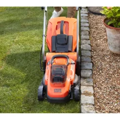 Grasmaaiers > BLACK+DECKER 2x18V grasmaaier BCMW33184L2-QW 33 cm incl. twee 4,0 Ah accu's