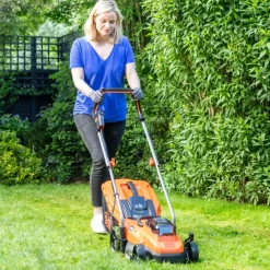 Grasmaaiers > BLACK+DECKER 2x18V grasmaaier BCMW33184L2-QW 33 cm incl. twee 4,0 Ah accu's