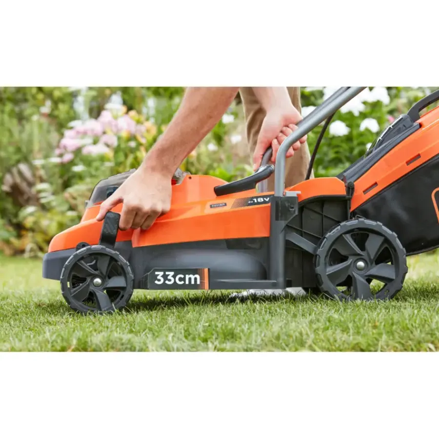 Grasmaaiers > BLACK+DECKER 2x18V grasmaaier BCMW33184L2-QW 33 cm incl. twee 4,0 Ah accu's