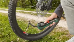 Overig Accu Gereedschap > Bosch EasyPump accupomp incl 3 ventielen en handige fietstas