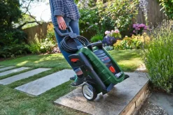 Hogedrukreinigers|Hogedrukreiniger > Bosch Universal Aquatak 135 Home & Car kit hogedrukreiniger