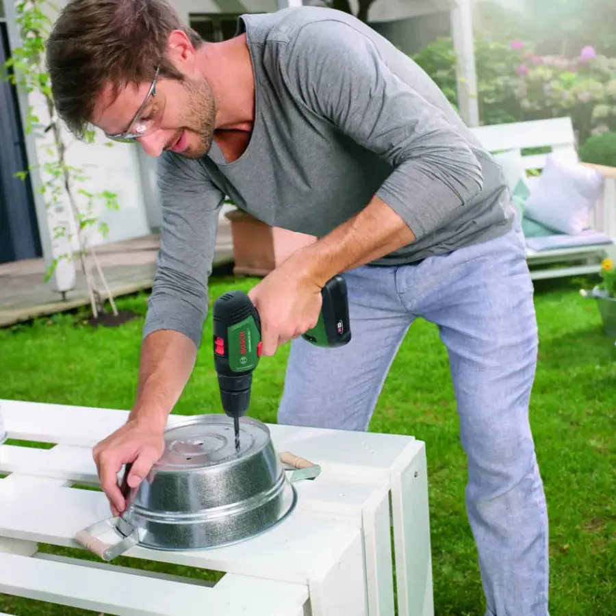 Accuboormachines|Boormachines > Bosch 18V accuboormachine UniversalDrill (incl. 2 accu's 1.5Ah + lader)
