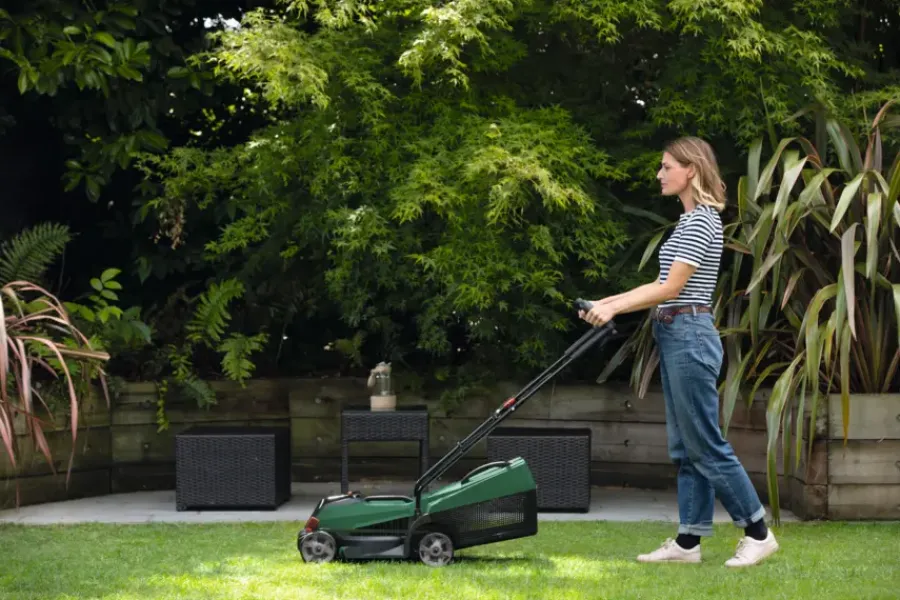 Grasmaaiers > Bosch 18V grasmaaier Citymower 32cm (Incl. 4,0Ah accu + lader)