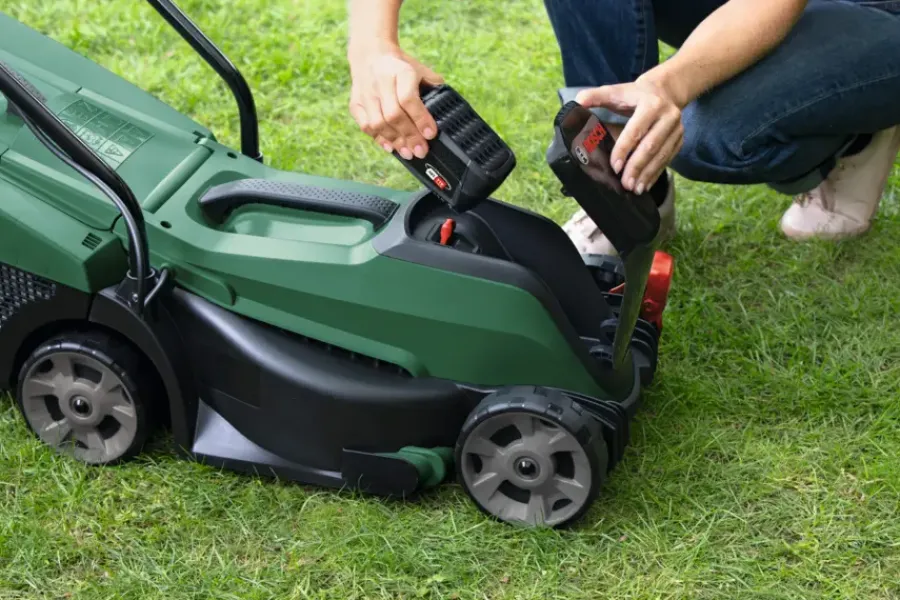Grasmaaiers > Bosch 18V grasmaaier Citymower 32cm (Incl. 4,0Ah accu + lader)