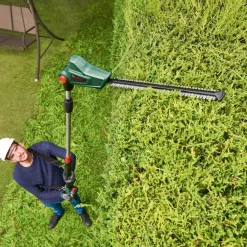 Heggenscharen > Bosch 18V heggenschaar telescopisch UniversalHedgePole (Incl. 2.5Ah accu + lader)