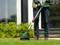 Grastrimmers > Bosch 18V trimmer Universal (Incl. 2Ah accu + oplader)