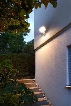 Werklampen > Brennenstuhl Led-straler AL 3000 P met infraroodbewegingsmelder 30W, 3050lm, IP44