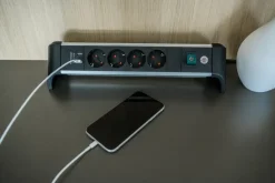 Stekkerdozen > Brennenstuhl Stekkerdoos met schakelaar en USB 4-voudig zwart/grijs 1,8 meter snoer