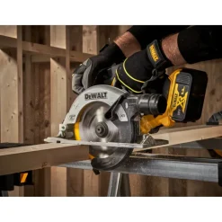 Accu Cirkelzaag|Zaagmachines & -tafels > DeWALT 18V XR cirkelzaag brushless DCS565N-XJ (zonder accu)