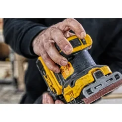 Accu Schuurmachine|Schuurmachines > DeWALT 18V XR vlakschuurmachine brushless DCW200N-XJ (zonder accu)