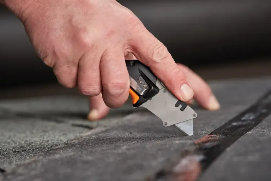 Messen > FISKARS vouwmes CarbonMax