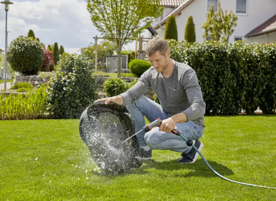 Grasmaaiers|Robotmaaiers > Gardena robotmaaier smart SILENO life 1250 m² - 21cm