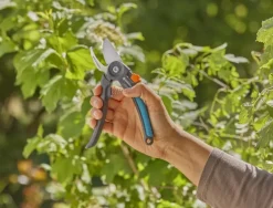 Snoeigereedschap > Gardena snoeischaar PremiumCut voor vers hout met bypass-snede - 22 mm snoeidiameter