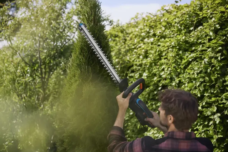 Heggenscharen > Gardena 18V accu heggenschaar EasyCut 45 cm (incl accu+lader)