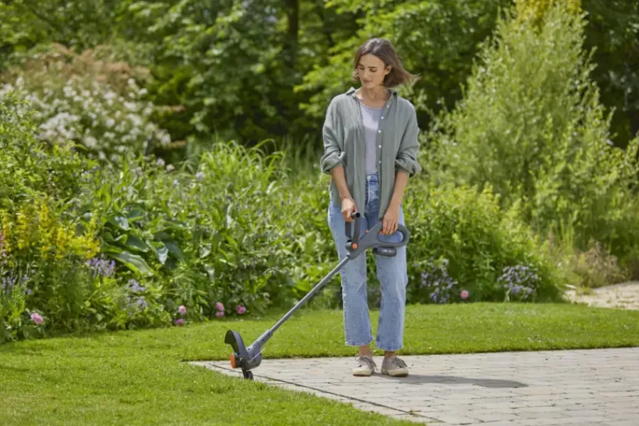 Grastrimmers > Gardena 18V Easytrim 25cm P4A (zonder accu)