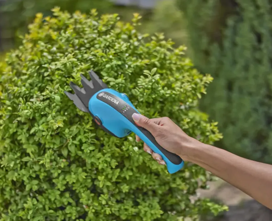 Grasscharen En Buxusscharen|Heggenscharen > Gardena 3,6V grasschaar / buxusschaar ClassicCut 12cm
