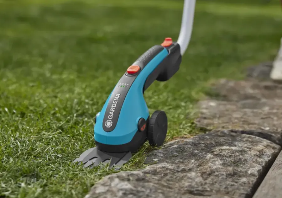 Grasscharen En Buxusscharen|Heggenscharen > Gardena 3,6V grasschaar / buxusschaar ClassicCut 12cm