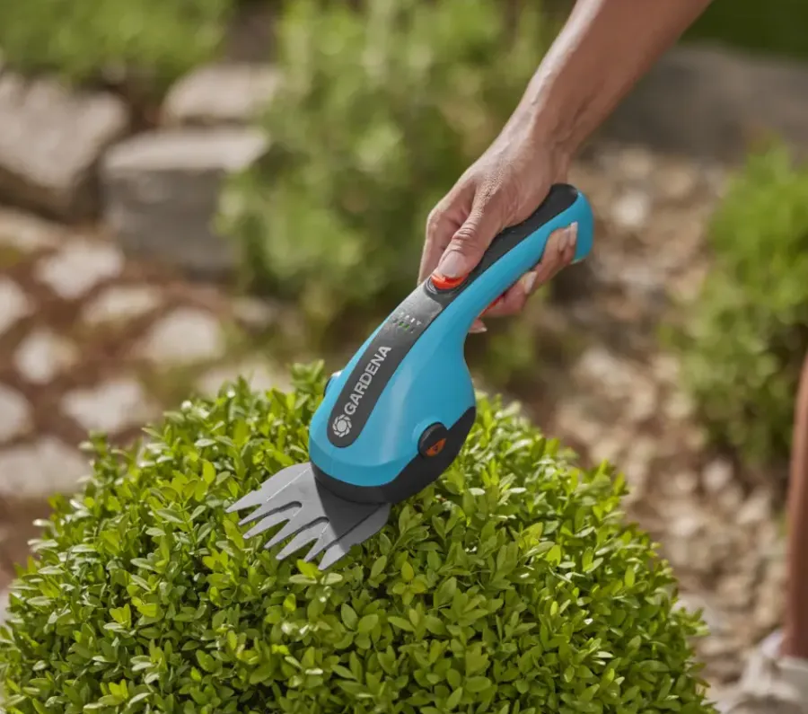 Grasscharen En Buxusscharen|Heggenscharen > Gardena 3,6V grasschaar / buxusschaar ClassicCut 12cm