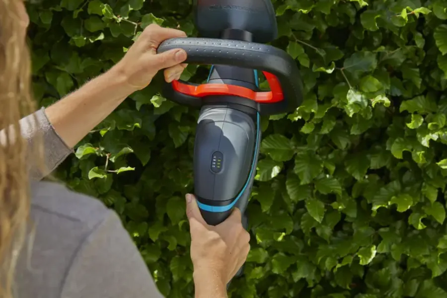 Heggenscharen > Gardena 18V heggenschaar ComfortCut 60 cm incl. accu + lader