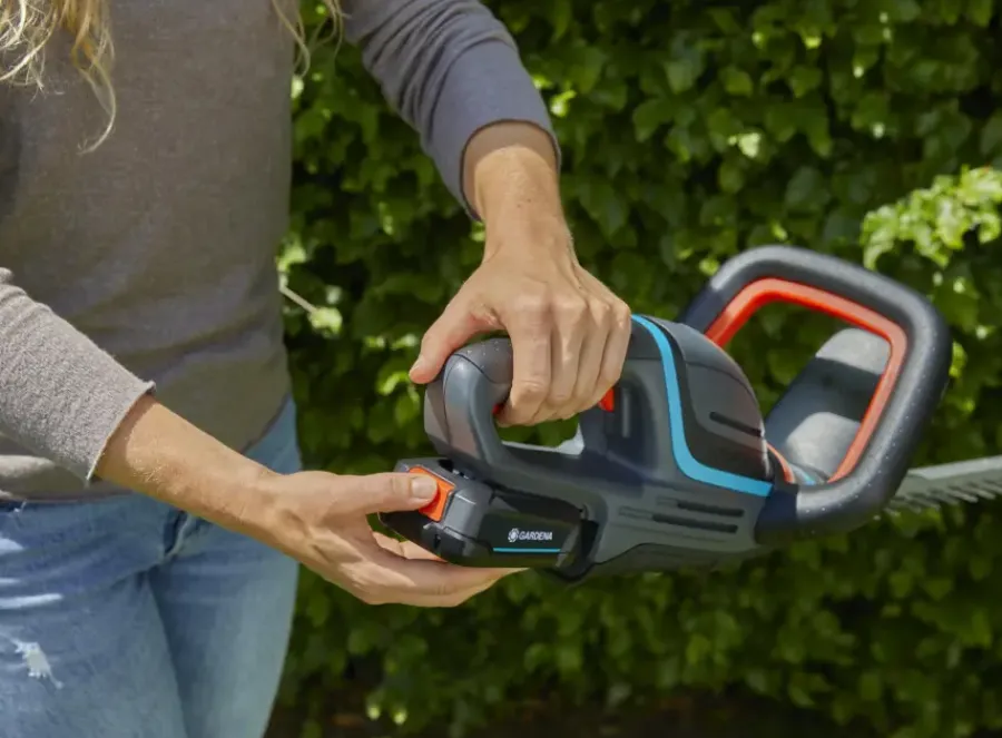 Heggenscharen > Gardena 18V heggenschaar ComfortCut 60 cm incl. accu + lader