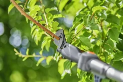 Snoeigereedschap > Gardena 18V telescopische takkenschaar 2,5m (P4A) Incl. 2.0Ah accu + lader