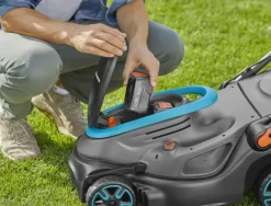 Grasmaaiers > Gardena 2x18V grasmaaier Powermax P4A 37cm incl. twee 4.0Ah accu's + lader