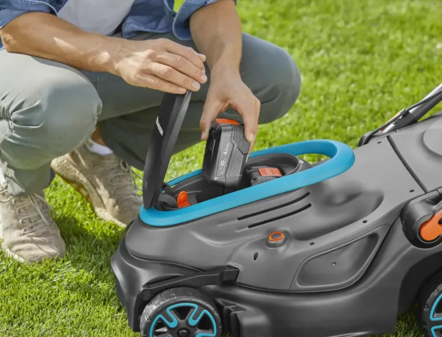 Grasmaaiers > Gardena 2x18V grasmaaier Powermax P4A 37cm incl. twee 4.0Ah accu's + lader