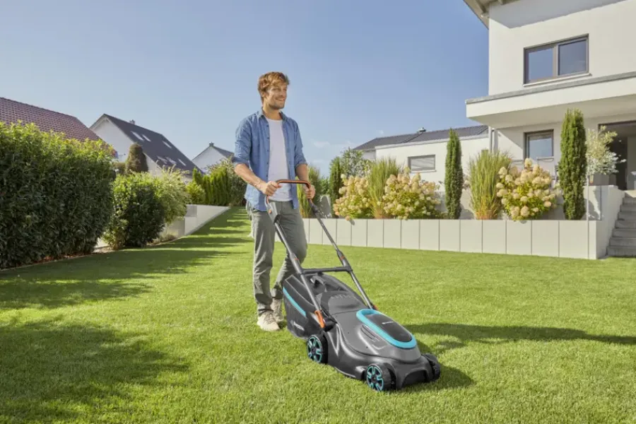Grasmaaiers > Gardena 2x18V grasmaaier Powermax P4A 37cm incl. twee 4.0Ah accu's + lader