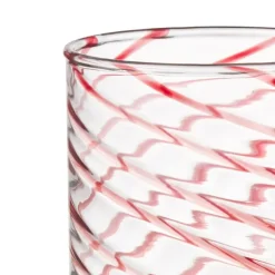 Glas met rode strepen