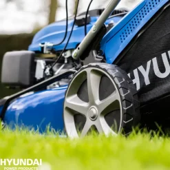 Grasmaaiers > Hyundai benzine grasmaaier 50,8cm 196cc (zelfrijdend) incl. elektrische starter